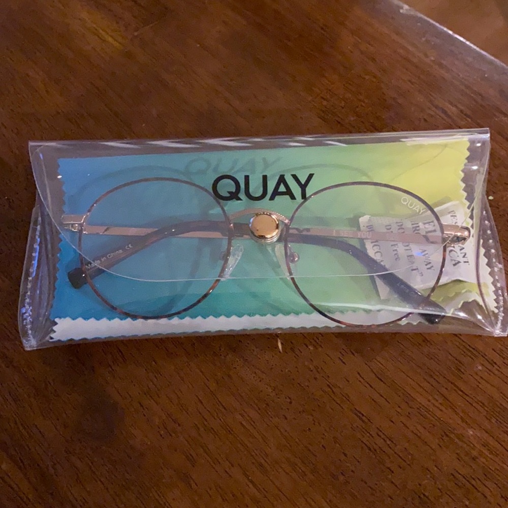 Brand new Quay Australia Blue light glasses!